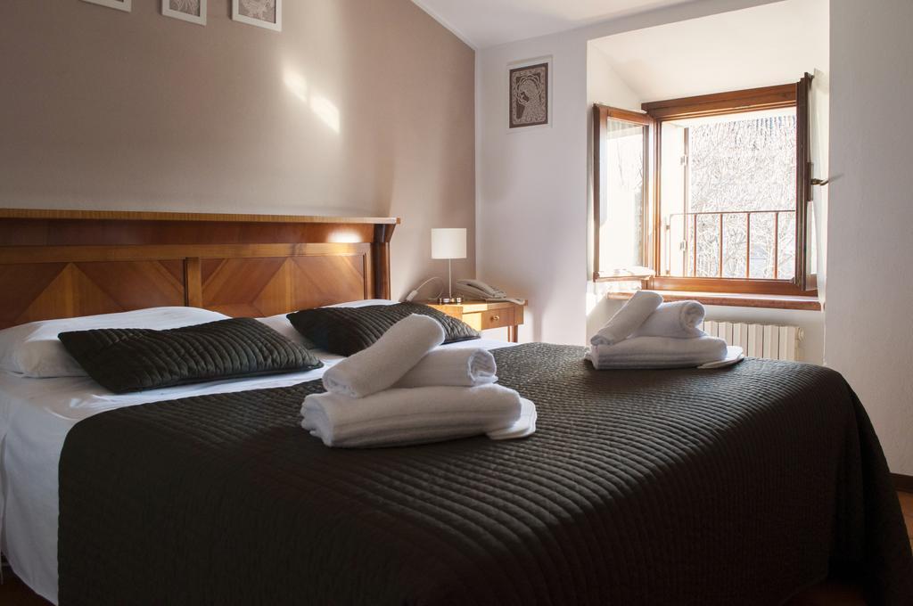 Boutique Hotel Corte Malaspina Castelnuovo del Garda Exteriör bild